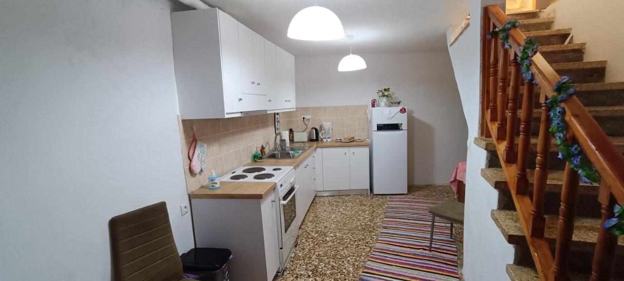 Comfortable And Spacious Stone Traditional Apartment Ханья Экстерьер фото